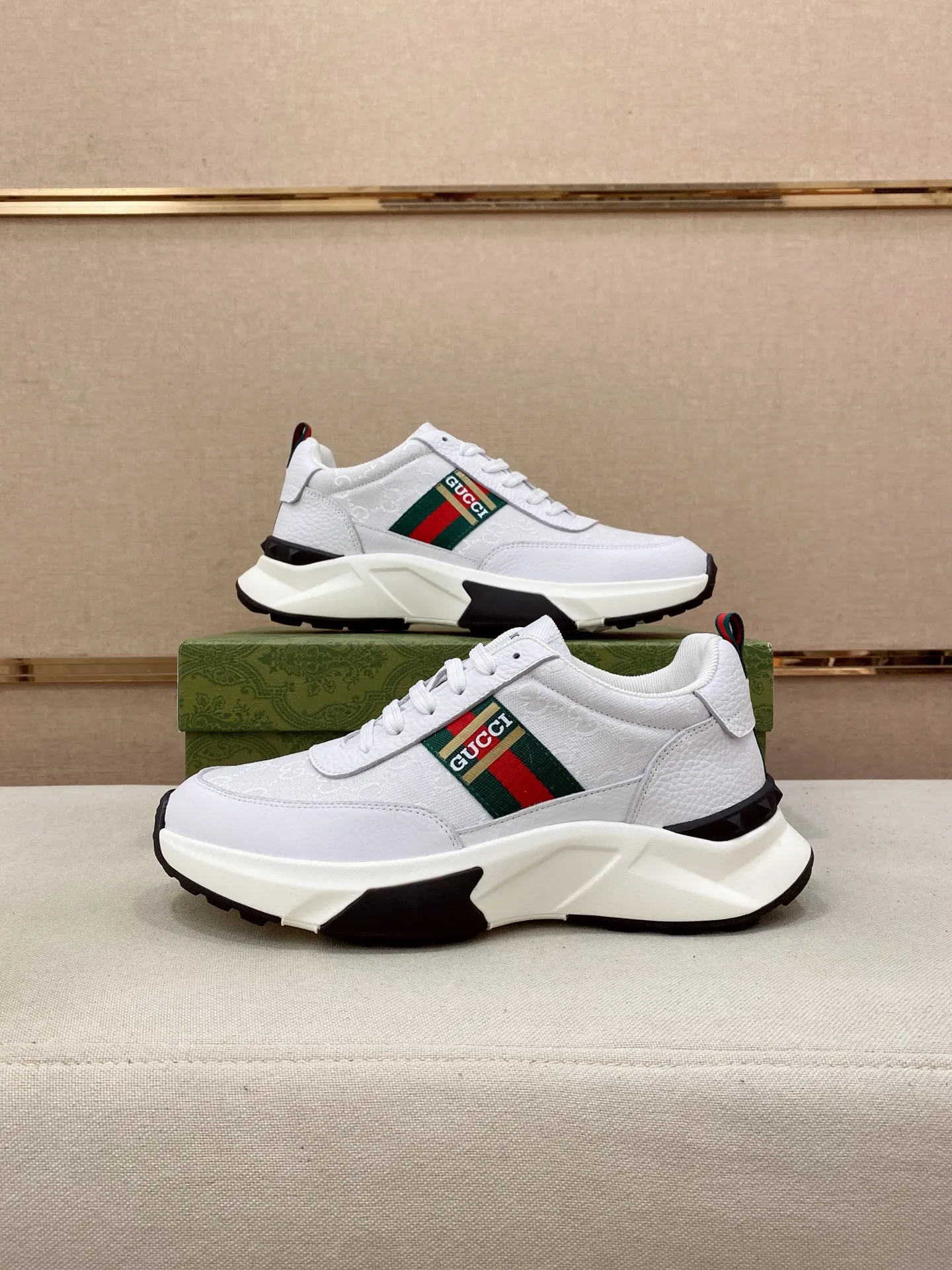 Men's men's shoes💰 462💰🇮🇹🇮🇹GUCCI🔍🔍new models are on sale at the same time at the counter. The uppers🇮🇹 are made of top-grain cowhide imported from Italy. Fully imported genuine leather lining 💪💪, completely 1⃣️ to 1⃣️ replica 🇮🇹💪💪, ⚠ sole: original sole provided by the original factory, exclusive movable molded sole super comfortable, ⚠ original factory follow-up, 🔍🔍 high quality, you can go in and out of the counter at will, welcome to compare⚠. Code number:38-44